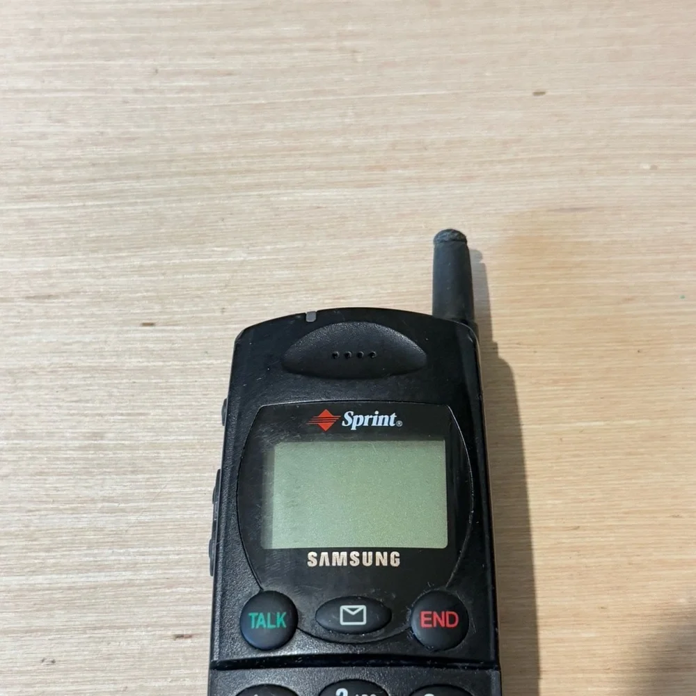 Samsung SCH-2000 Rare Cellular Phone Blk Sprint “UNTESTED”No Charger Buy As Is.